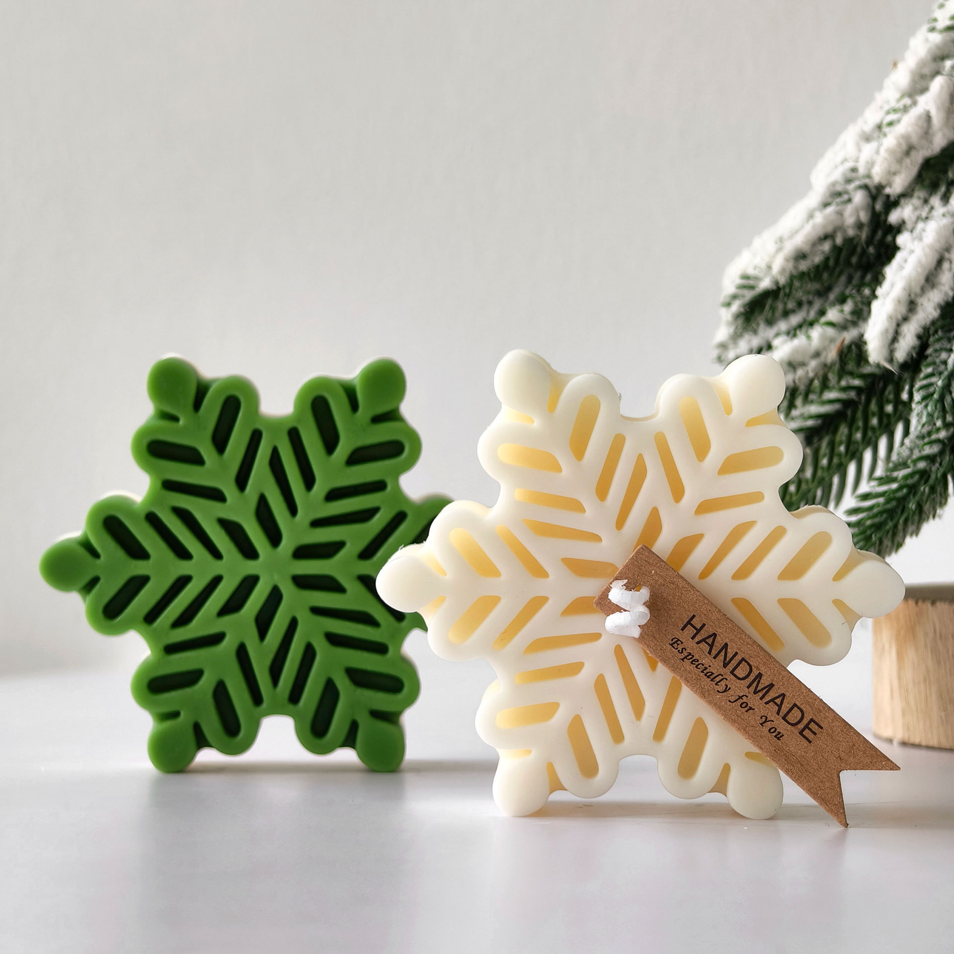Christmas Snowflake Pillar Can - Soap Making Scents 评论和价格